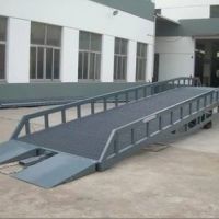 成都起重機(jī)廠家—成都液壓登車橋