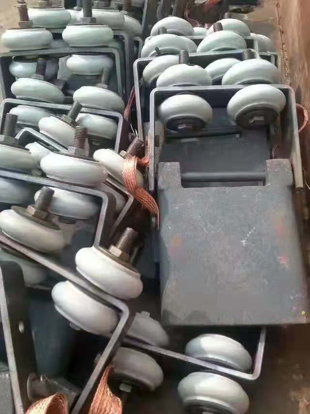 四級集電器